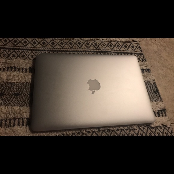 MacBook Air Late 2010 - 13 inch - Picture 2 of 6